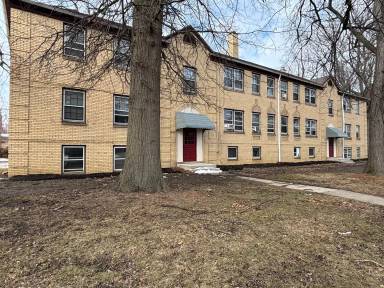 Main picture of 19351 Lake Shore Blvd