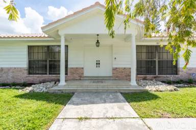 Main picture of 8547 Merrimoor Blvd E