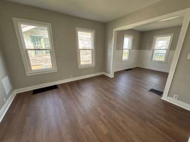 Main picture of 309 W Memorial Dr