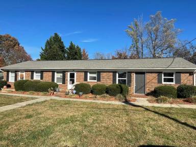 Main picture of 440 Rosewood Ave