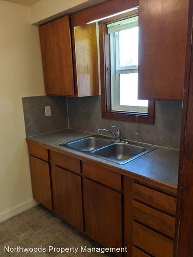 Main picture of 796 Lawrence St