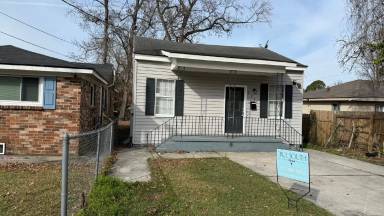 Main picture of 3201 Perth St