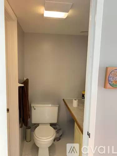 Main picture of 615 Center St