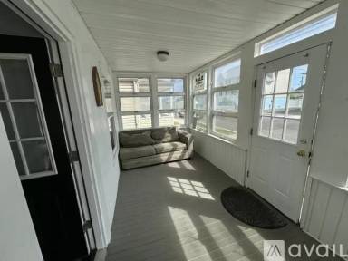 Main picture of 191 3rd Ave