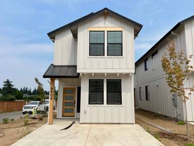 Main picture of 9904 NE 46th Ct