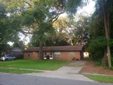 Main picture of 8122 Ernestine Rd