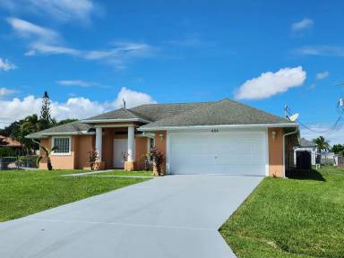 Main picture of 425 SW McComb Ave