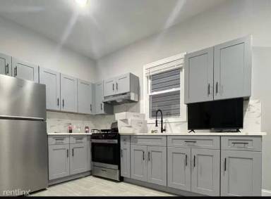 Main picture of 221 Bayview Ave