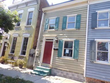 Main picture of 910 Princess St