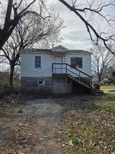 Main picture of 2102 1/2 Woodrow St