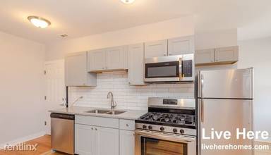 Main picture of 5600-10 N Western Ave