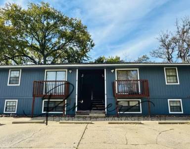 Main picture of 716 NE Ball Dr