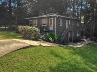 Main picture of 121 Fairview St