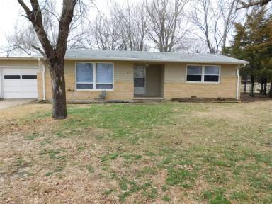 Main picture of 827 Carriage Cir