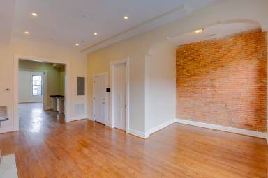 Main picture of 2118 Saint Paul St
