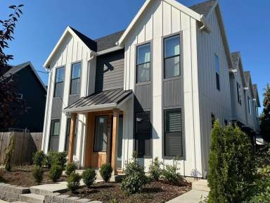 Main picture of 3857 SE 28th Ave