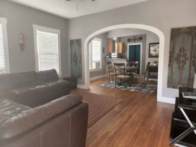 Main picture of 801 W Hollywood Ave