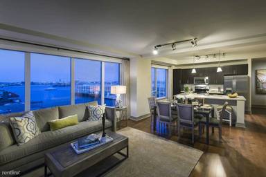 Main picture of 100 Pier 4