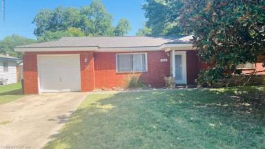 Main picture of 764 Henson Dr
