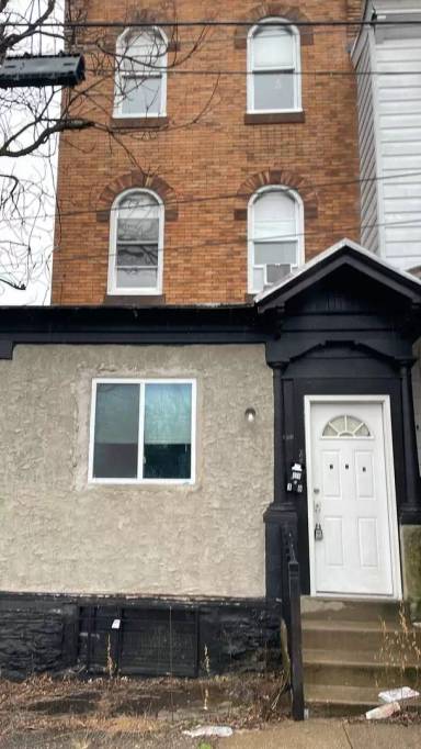 Main picture of 150 E Meehan Ave