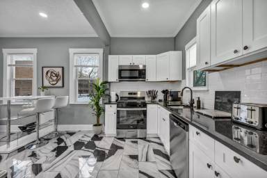 Main picture of 3081 W 16th St