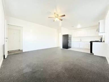 Main picture of 8251 S San Pedro St
