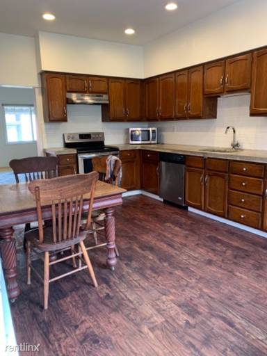 Main picture of 3830 Acorn St