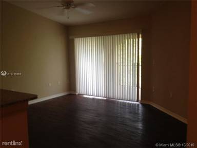 Main picture of 2564 Centergate Dr