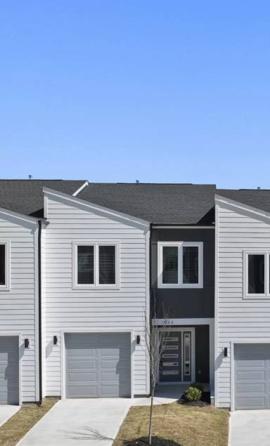Main picture of 2136 Titanium Rock Rd
