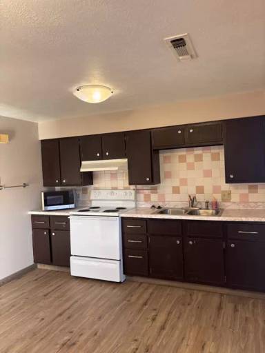 Main picture of 406 S Maxwell St