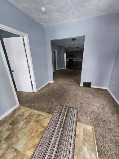 Main picture of 746 E 8th St