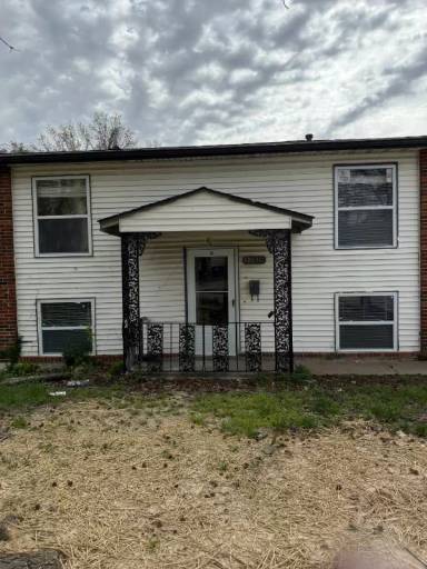Main picture of 10140 Castle Dr