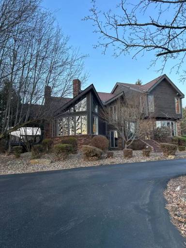 Main picture of 1071 Elicker Rd