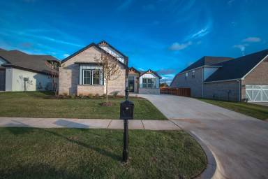 Main picture of 8001 Behr Dr