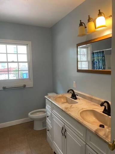 Main picture of 690 Ridgewood Ave