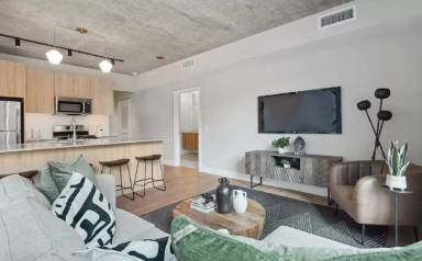 Main picture of 1048 W Van Buren St