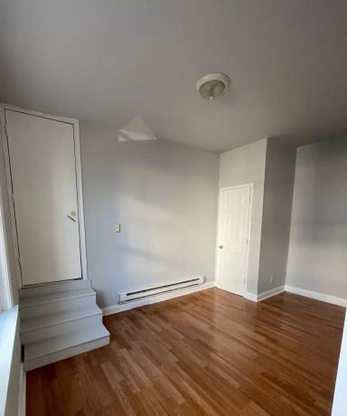 Main picture of 132 W Hansberry St
