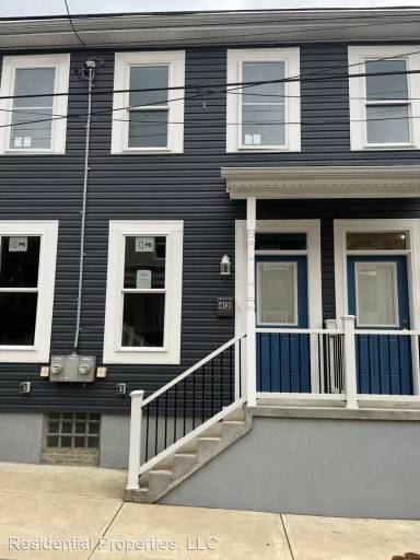 Main picture of 412 Sample St