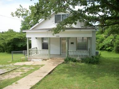 Main picture of 1050 S Main St