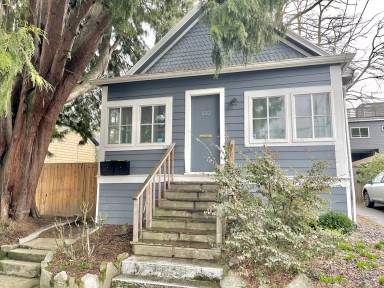 Main picture of 122 NE Beech St