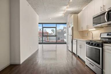 Main picture of 601 S Clark St