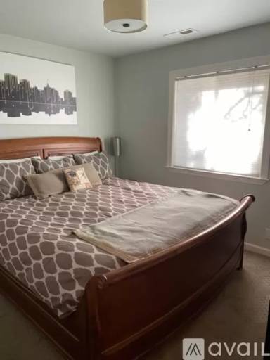 Main picture of 2692 Knox Ave