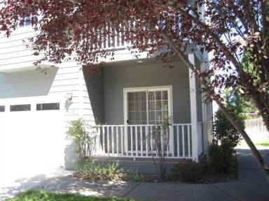 Main picture of 607 Shadow Way