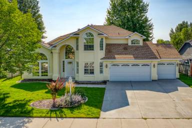 Main picture of 2184 N Oak Hills Dr