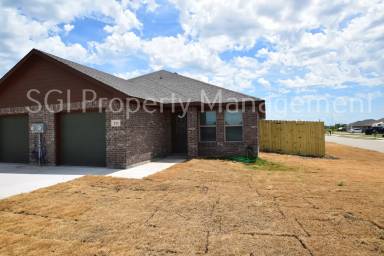 Main picture of 523 Wood Dr