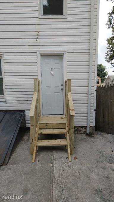 Main picture of 208 Lembeck Ave