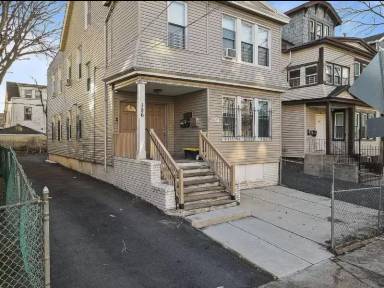 Main picture of 196 Shephard Ave