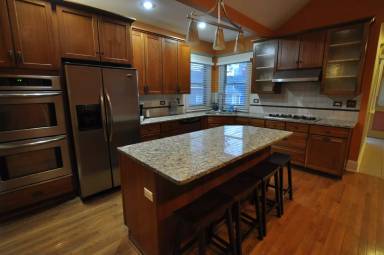 Main picture of 831 Summit St