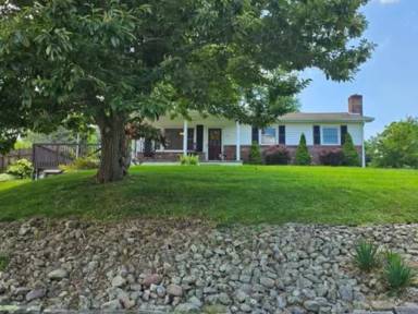 Main picture of 216 Caroline Dr