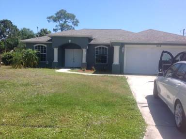 Main picture of 922 SE Damask Ave